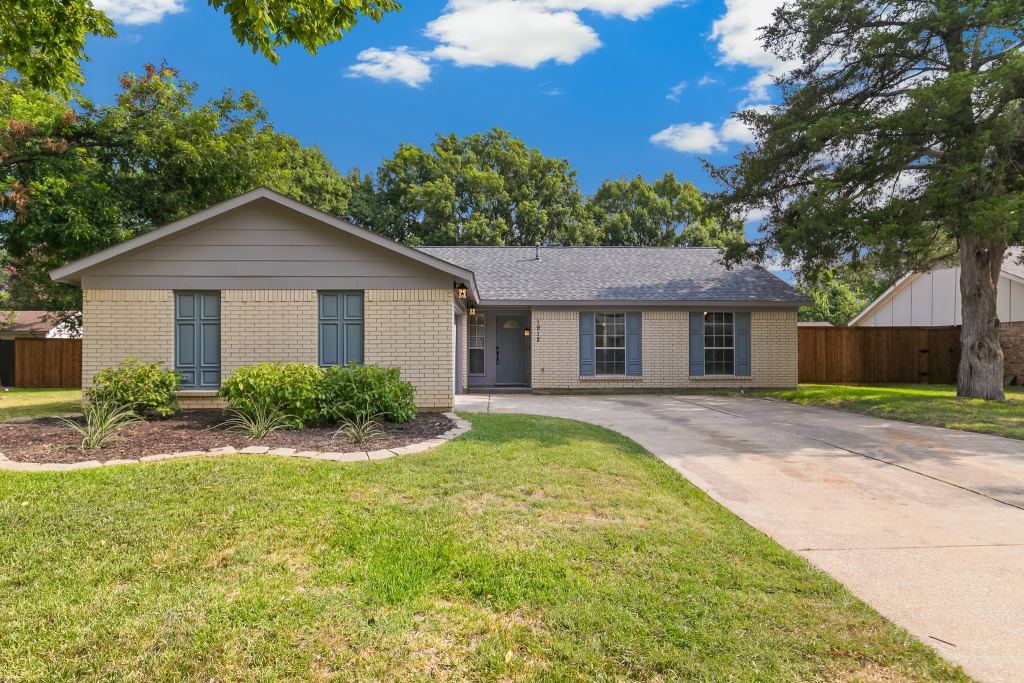 1912 Buckeye Drive, Flower Mound, TX 75028 — photo 1