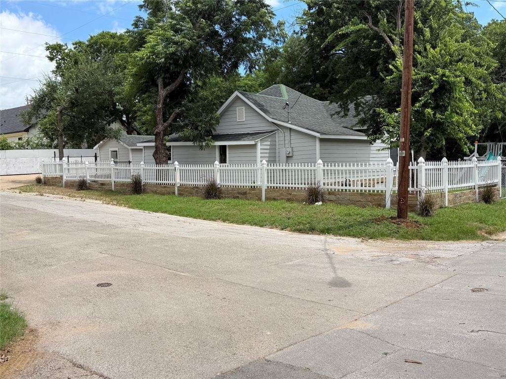 701 Olive Street, Cleburne, TX 76031 — photo 1