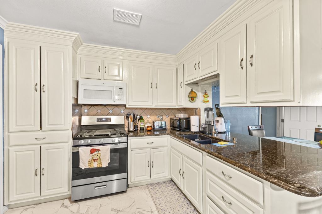 1801 Pleasant Run Road, Carrollton, TX 75006 — photo 1