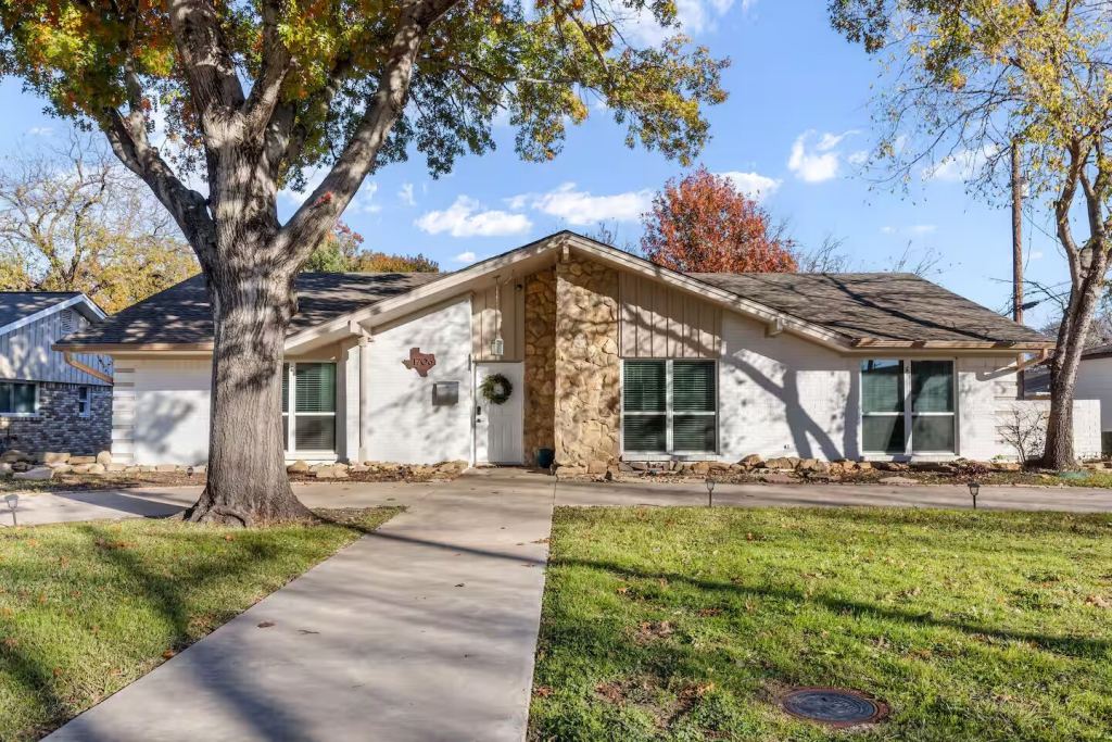 1706 Esquire Place, Grand Prairie, TX 75050 — photo 1