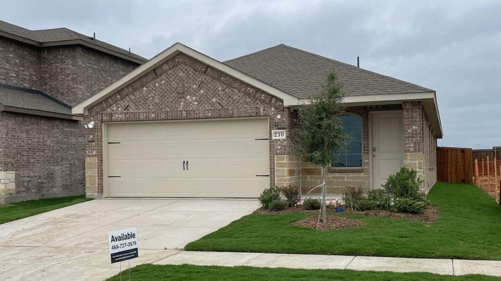 210 Pheasant Run Road, Terrell, TX 75160 — photo 1