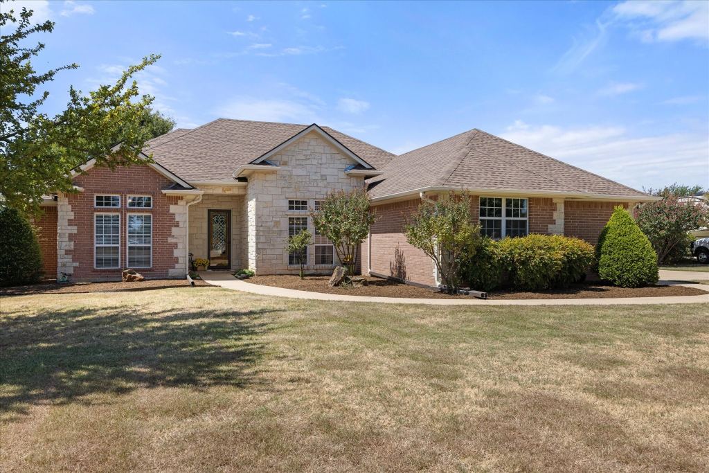 2101 W Emerald Bend Court, Granbury, TX 76049 — photo 1