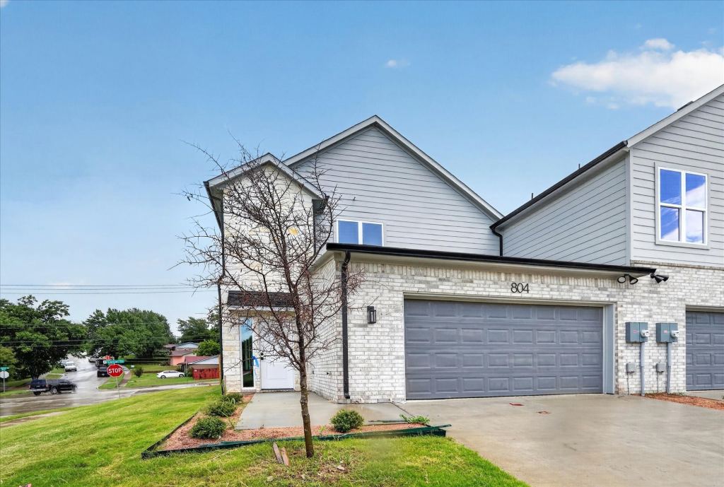 808 Premier, Grand Prairie, TX 75051 — photo 1