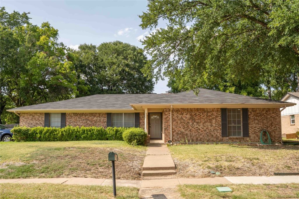 2001 Chalice Road, Arlington, TX 76014 — photo 1