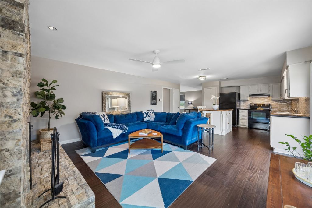 1809 Windsong Trail