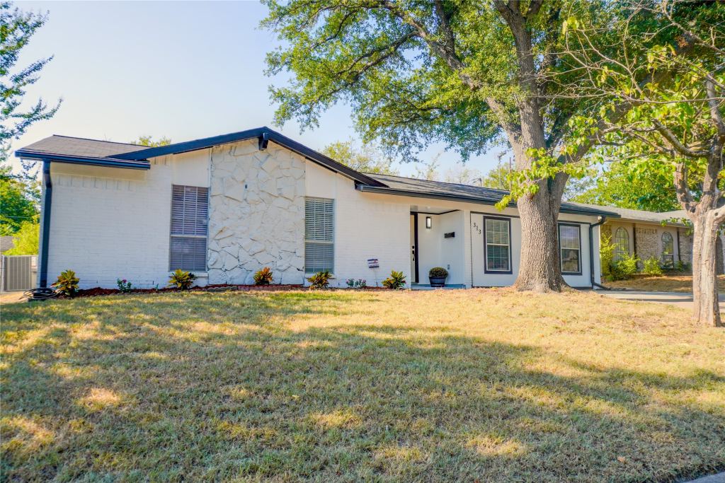 313 Boulder Court, Burleson, TX 76028 — photo 1