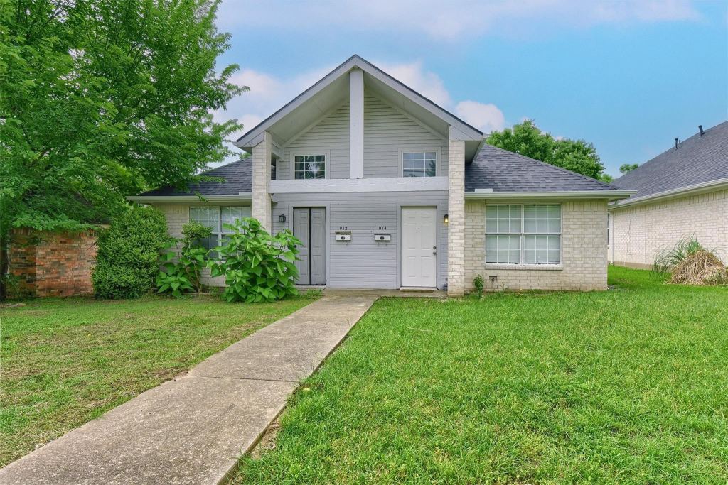 914 W Houston Street, Sherman, TX 75092 — photo 1