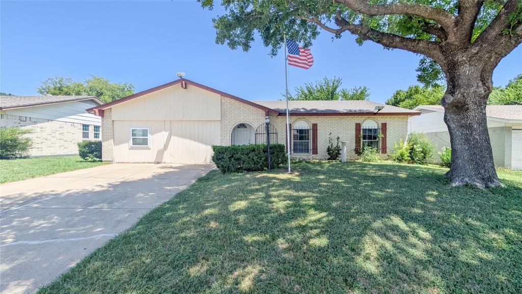 1107 Waverly Drive, Arlington, TX 76015 — photo 1