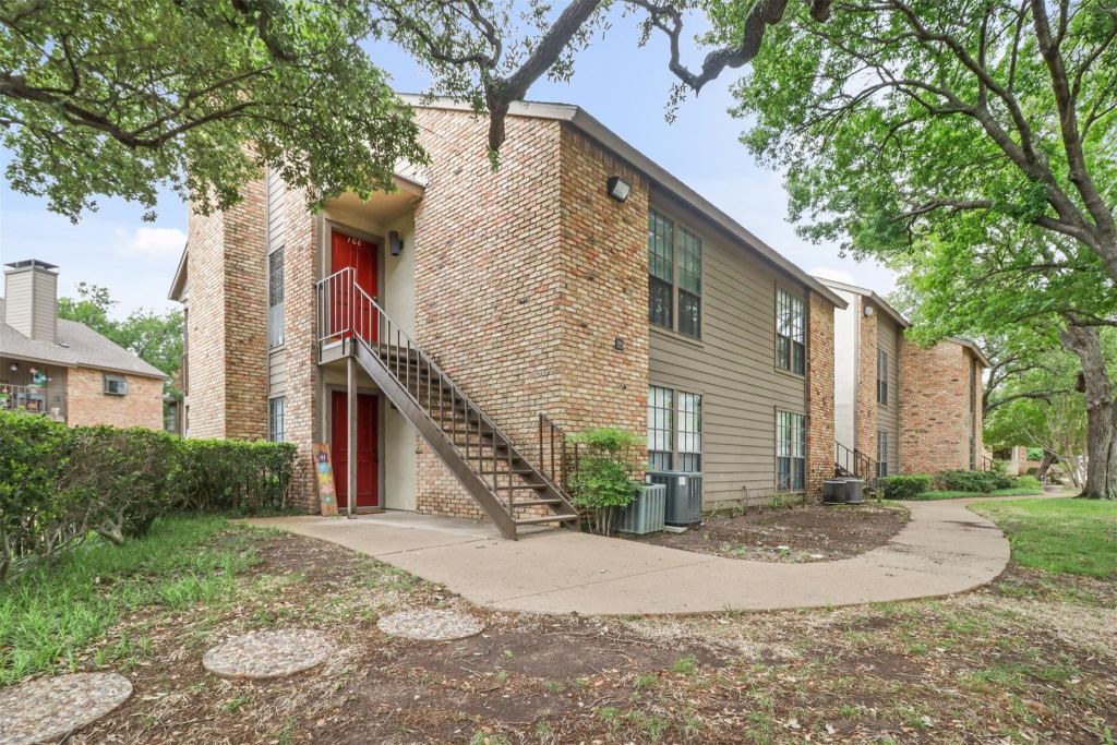 15221 Berry Trail 108, Dallas, TX 75248 — photo 1