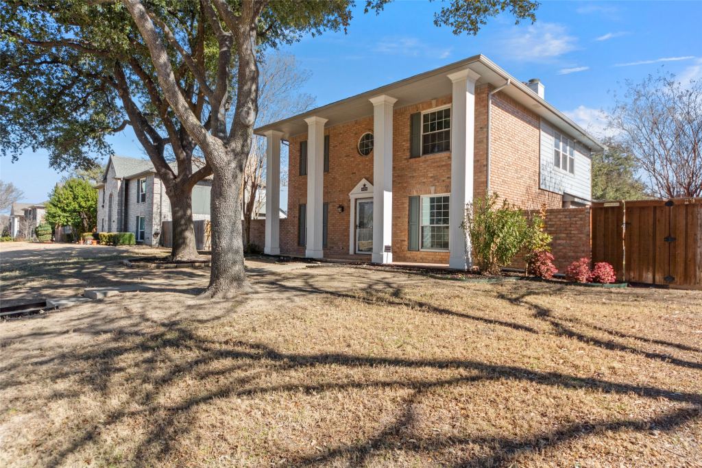 6840 Rochelle Drive