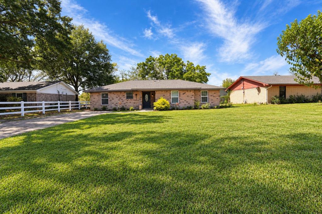 3510 Northpark Drive, Corsicana, TX 75110 — photo 1