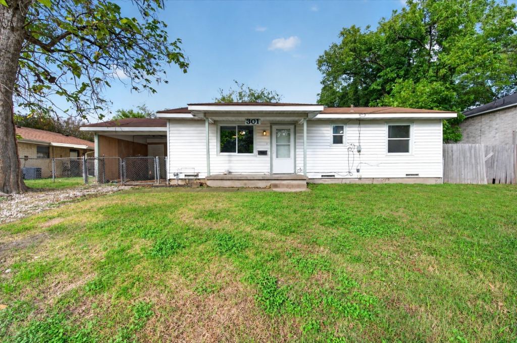 301 Dellis Street, Terrell, TX 75160 — photo 1