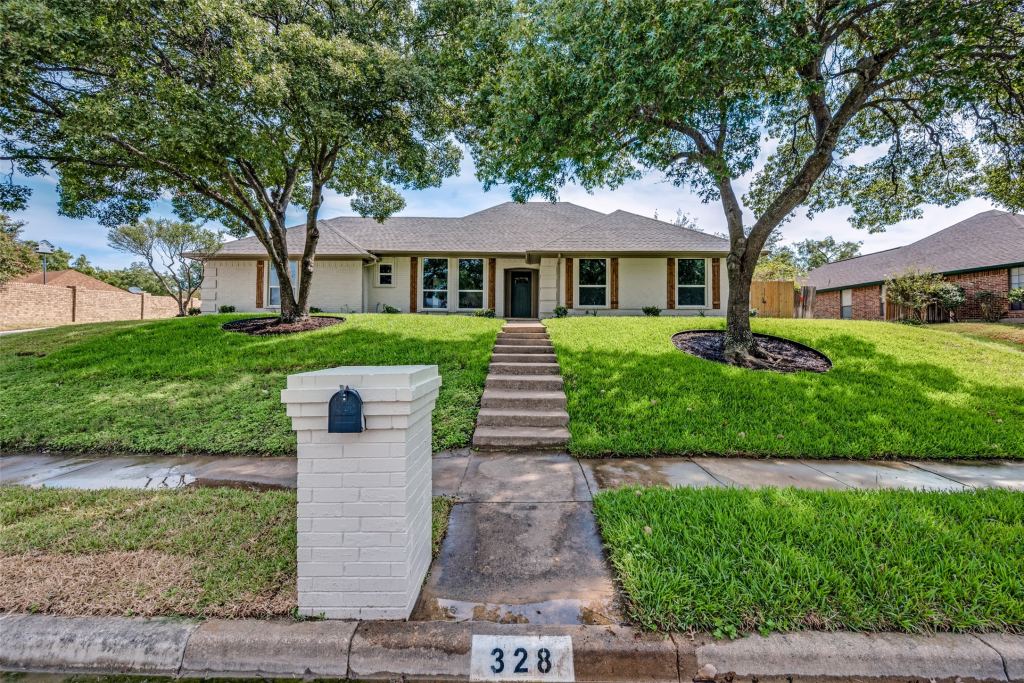 328 Sexton Lane, Benbrook, TX 76126 — photo 1