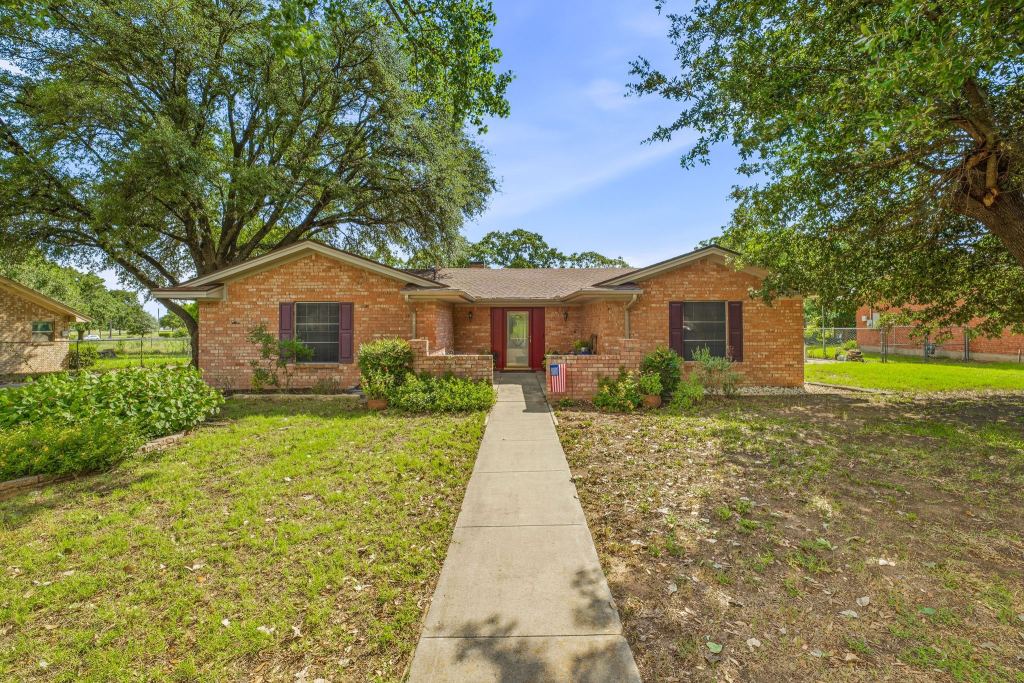 1335 N Lydia Street, Stephenville, TX 76401 — photo 1