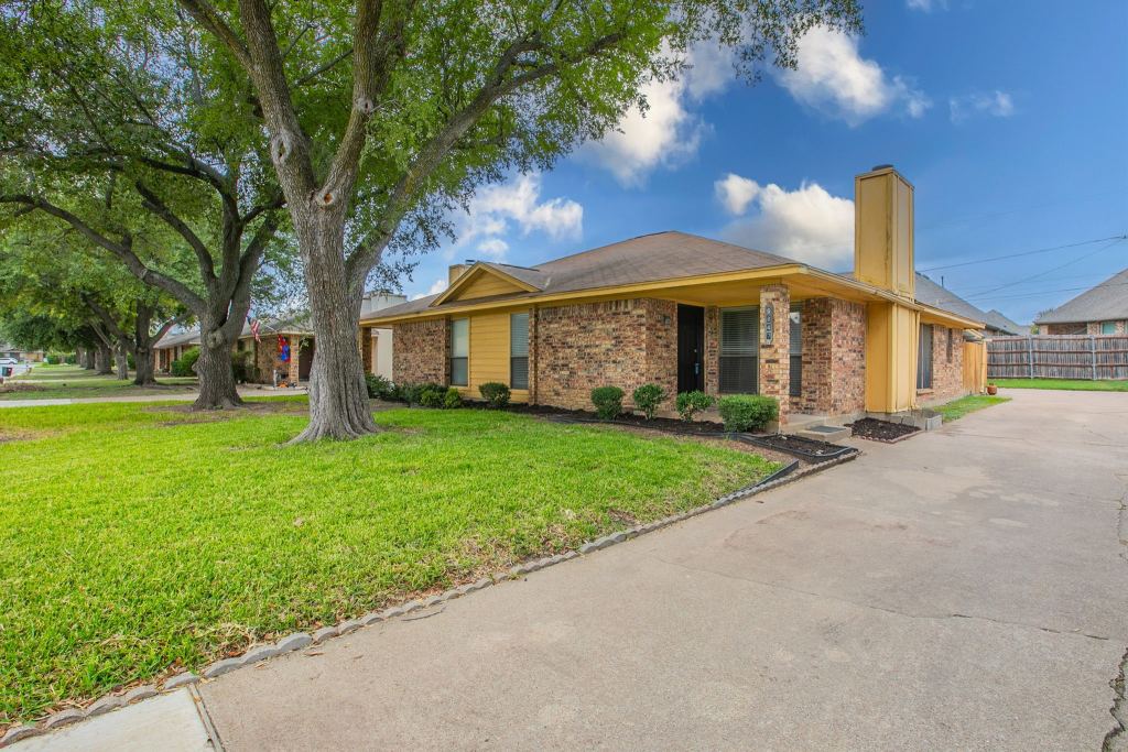 6847 Sierra Drive, North Richland Hills, TX 76180 — photo 1