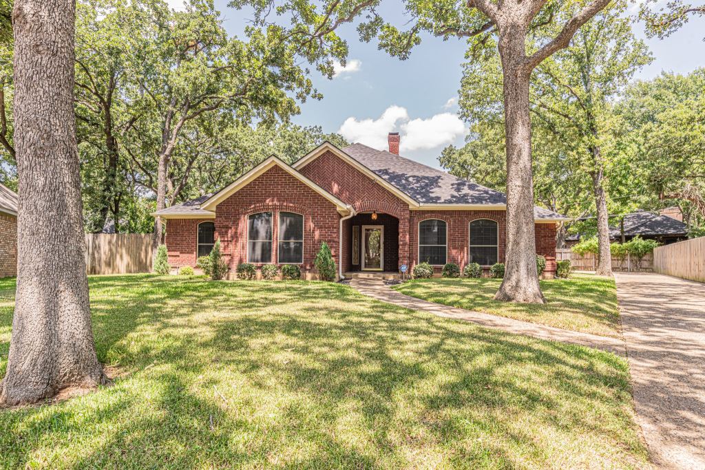 3901 Echo Hill Court, Arlington, TX 76001 — photo 1