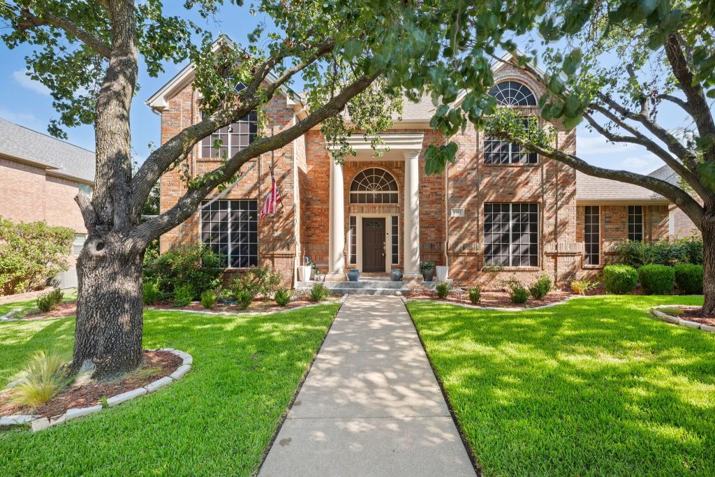 2311 Creekside Circle N, Irving, TX 75063 — photo 1