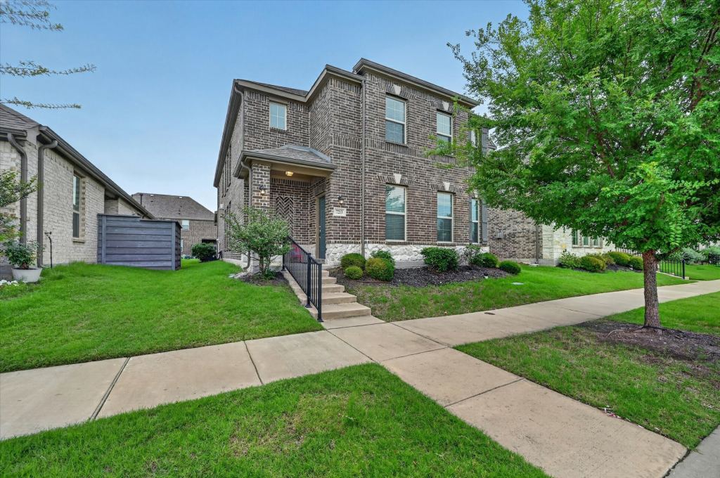 7213 Willow Thorne Drive, Little Elm, TX 76227 — photo 1