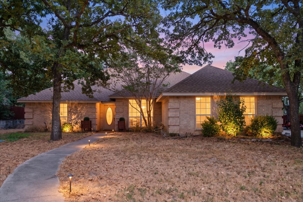 512 Shady Oaks Trail, Burleson, TX 76028 — photo 1