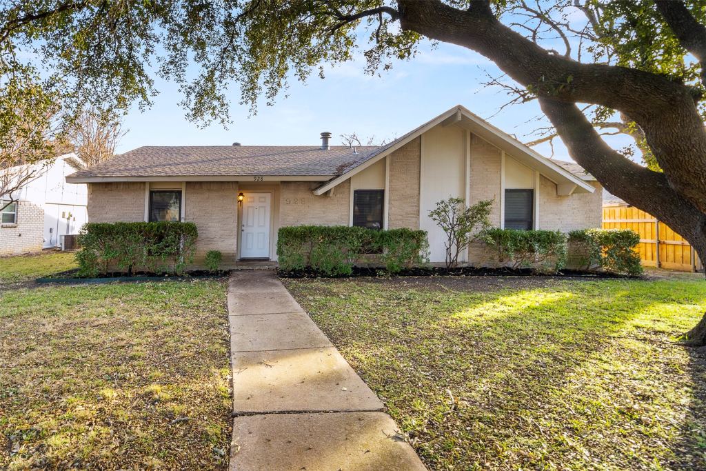 928 Overdowns Drive, Plano, TX 75023 — photo 1