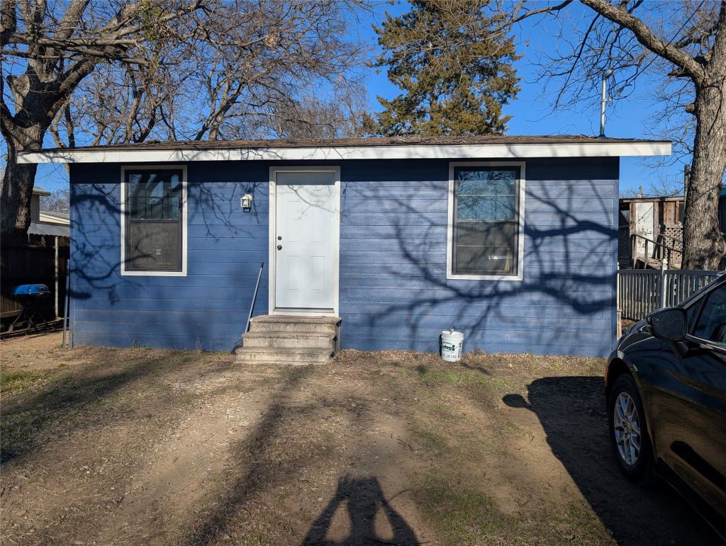 203 S Kouns Street, Cleburne, TX 76031 — photo 1