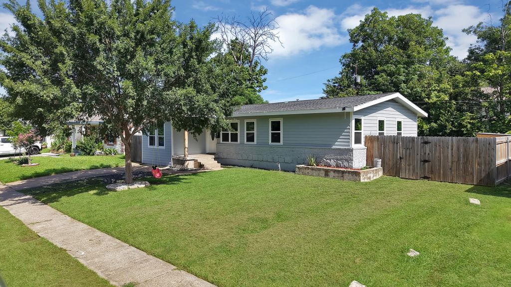113 E Linda Drive, Garland, TX 75041 — photo 1