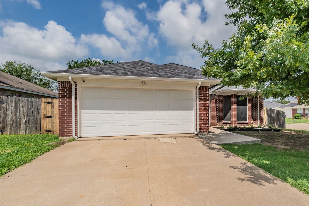 7000 Rovato Drive, Arlington, TX 76001 — photo 1
