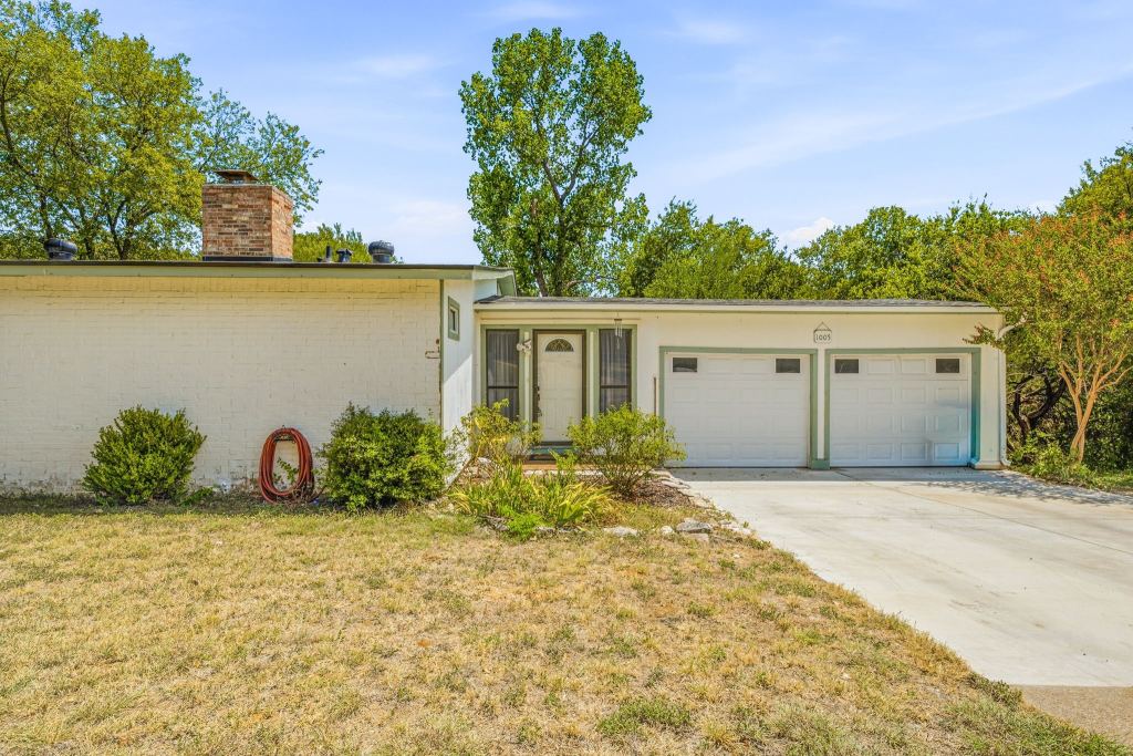 1005 Spanish Trail Drive, Granbury, TX 76048 — photo 1