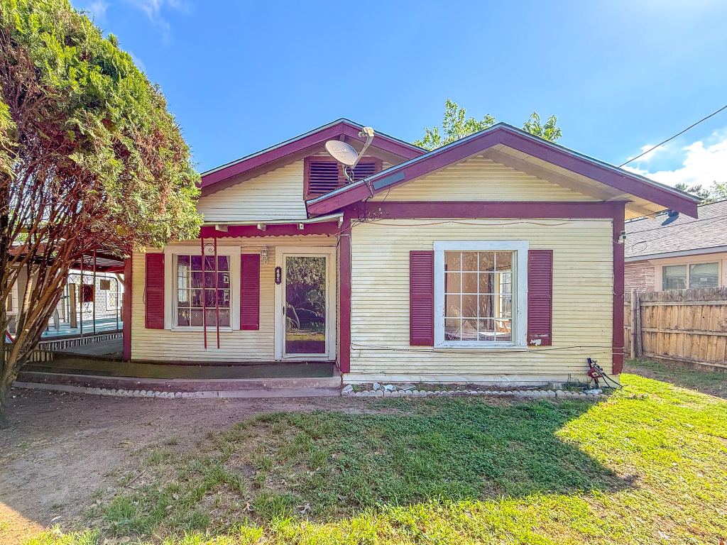 401 S 30th Street, Corsicana, TX 75110 — photo 1