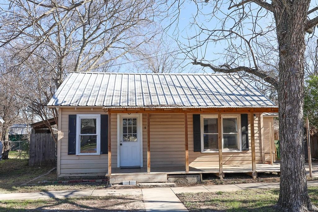 955 N Stephen Avenue, Stephenville, TX 76401 — photo 1