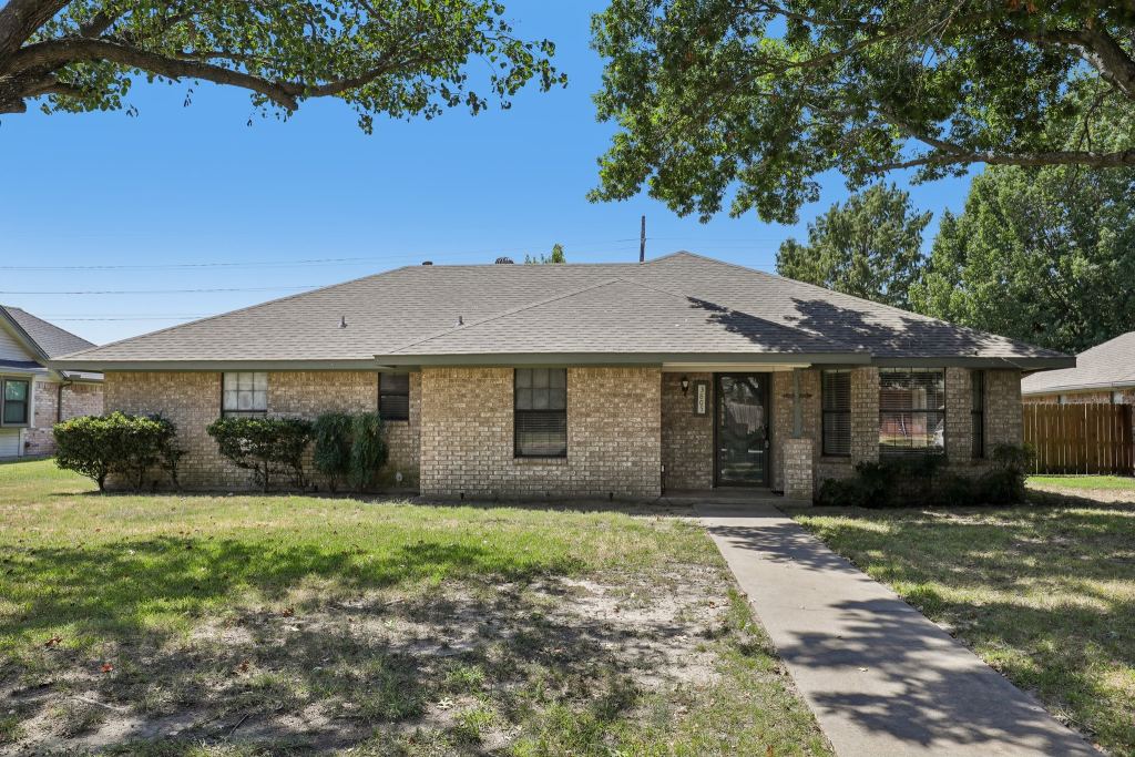 3805 Sunhill Drive, Greenville, TX 75402 — photo 1