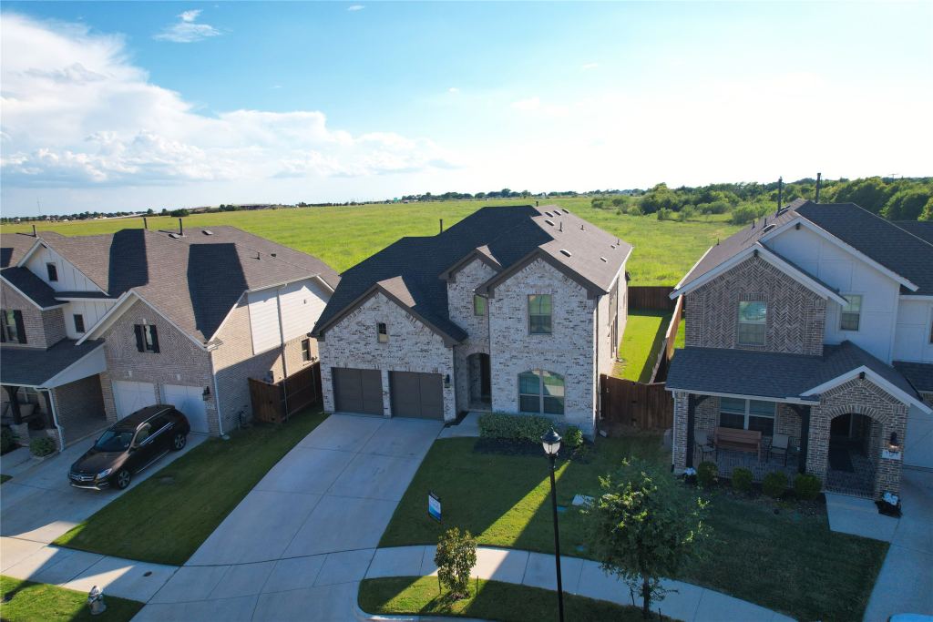 1105 Maverick Drive, Mansfield, TX 76063 — photo 1