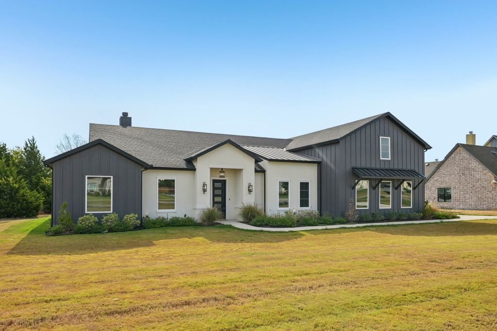 3080 Glen Oaks Drive, Waxahachie, TX 75165 — photo 1