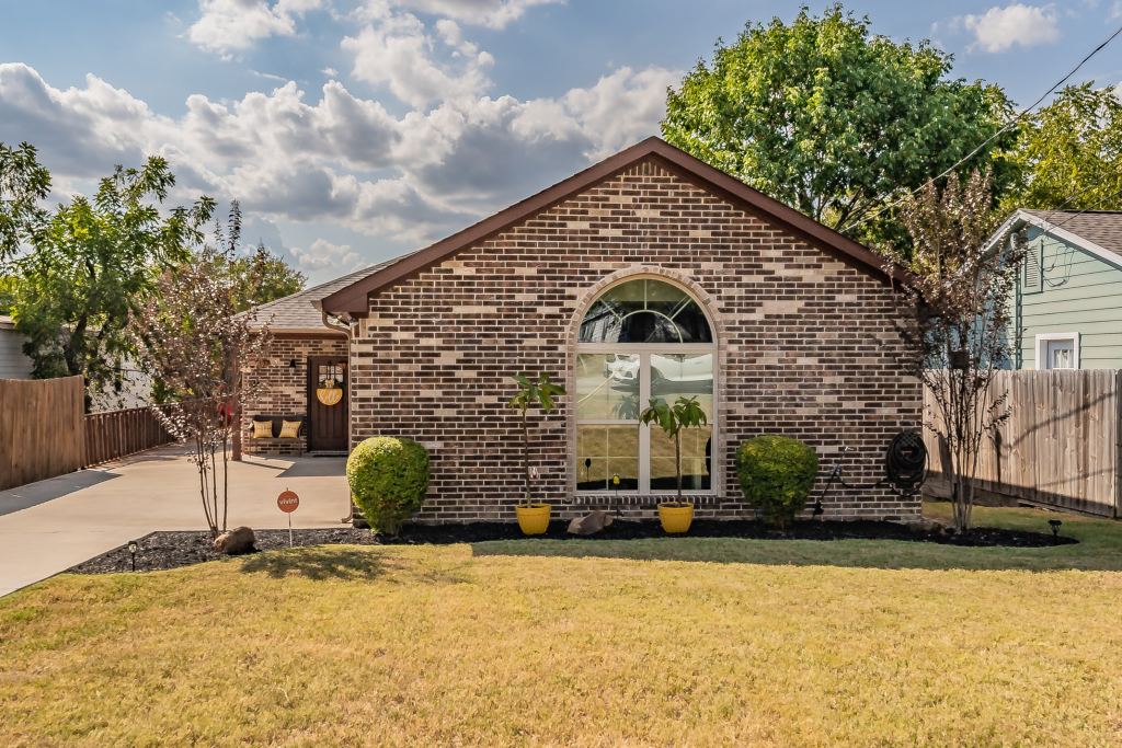 129 Morris Street, DeSoto, TX 75115 — photo 1