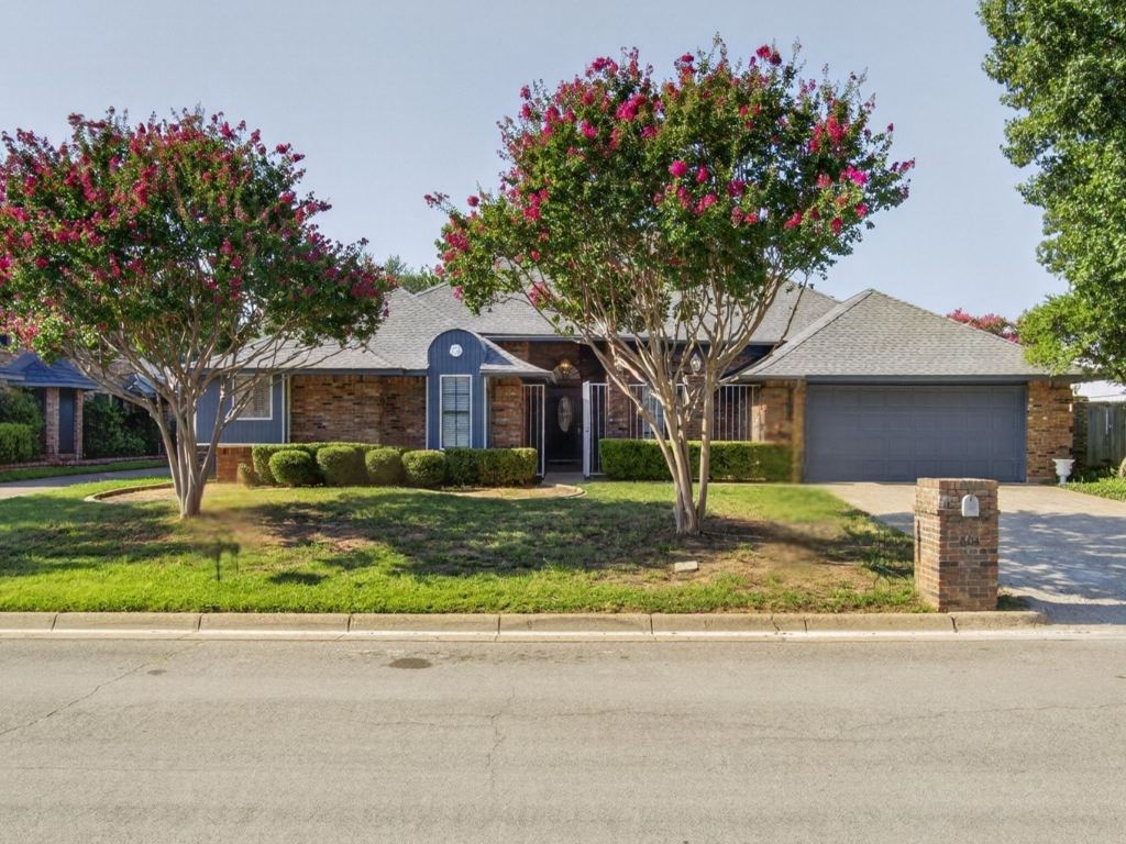 604 Gunnison Drive, Arlington, TX 76006 — photo 1