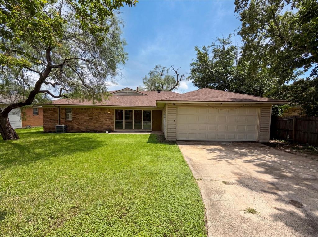 3327 Portlock Drive, Farmers Branch, TX 75234 — photo 1