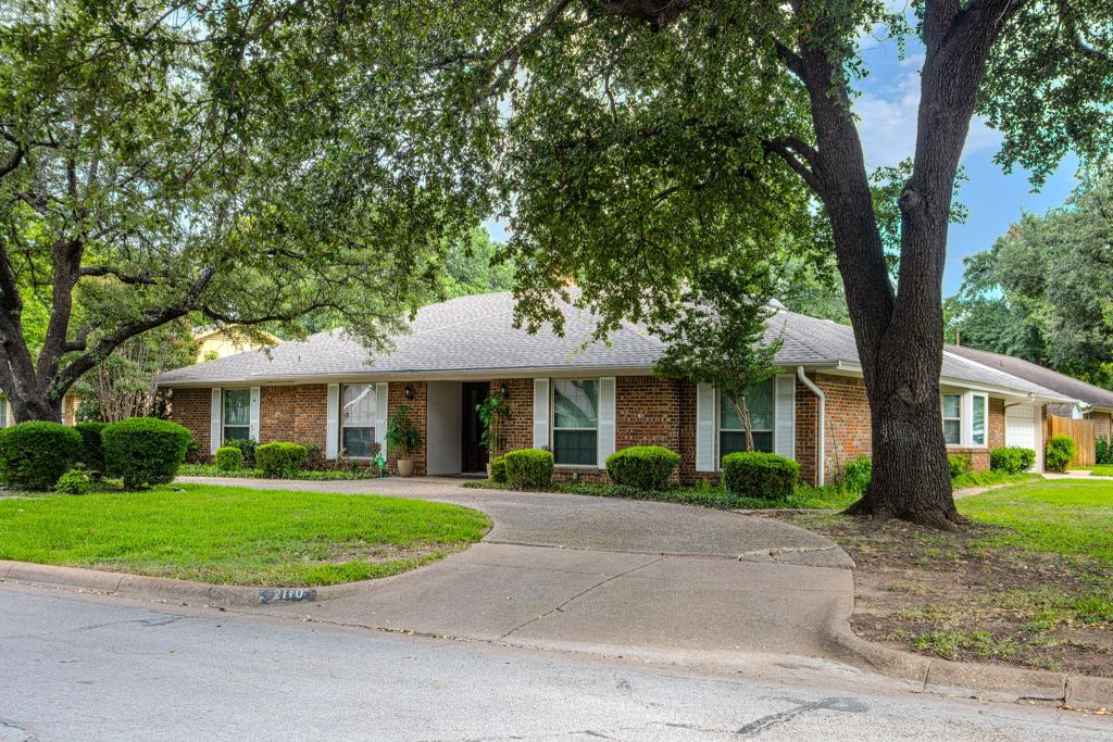 2110 Juanita Drive, Arlington, TX 76013 — photo 1
