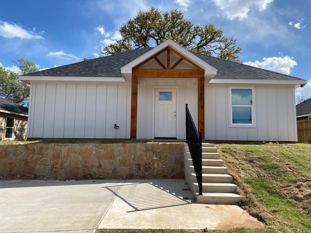 420 E Shepherd Street, Denison, TX 75021 — photo 1