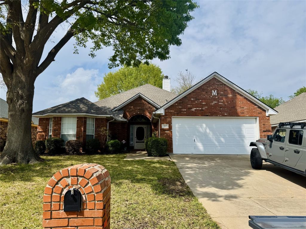 215 Springpark Drive, Arlington, TX 76014 — photo 1