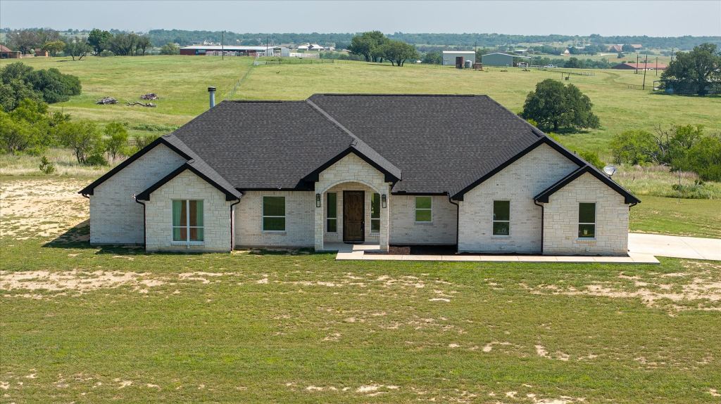 435 Cattle Drive, Stephenville, TX 76401 — photo 1