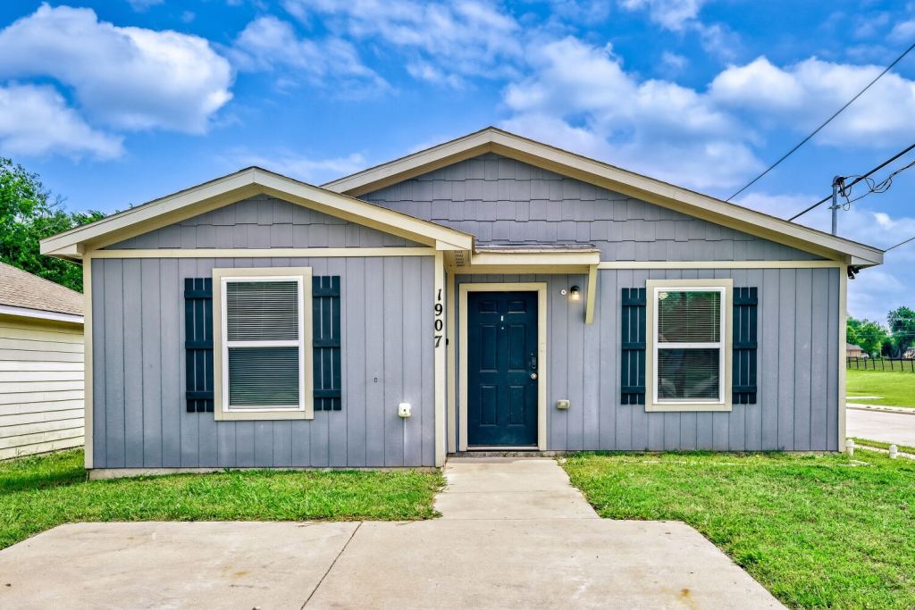 1907 Morgan Street, Greenville, TX 75401 — photo 1