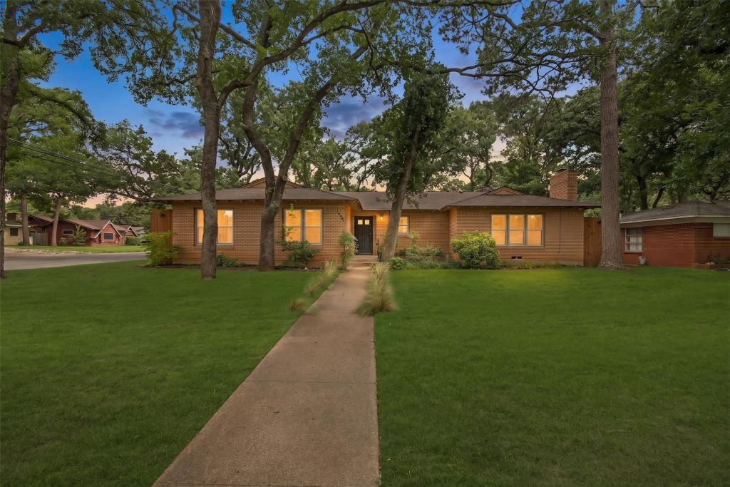 1200 Barker Street, Arlington, TX 76012 — photo 1