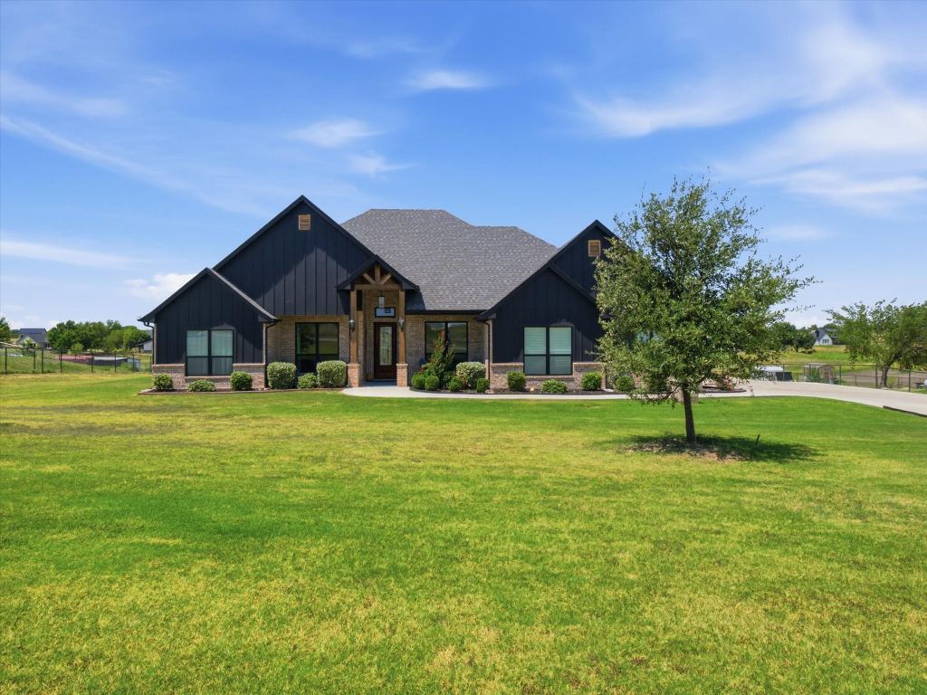 1115 Pioneer Crossing, Weatherford, TX 76088 — photo 1