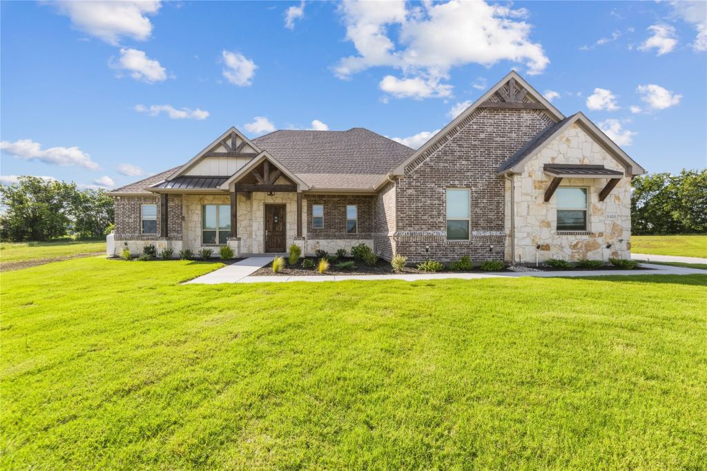 8400 Stallion Drive, Godley, TX 76044 — photo 1