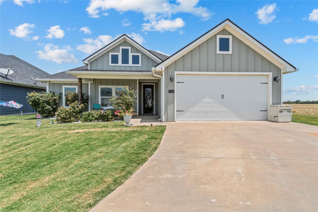 225 Swan Lake, Waco, TX 76708 — photo 1