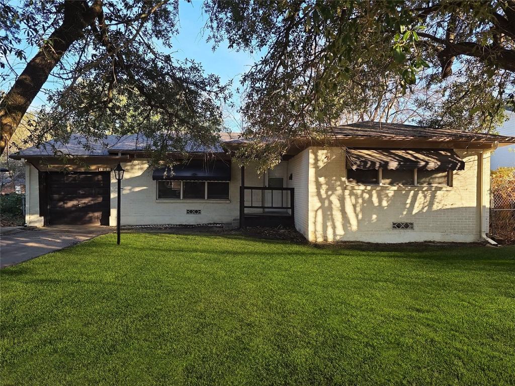 1811 W College Street, Sherman, TX 75092 — photo 1