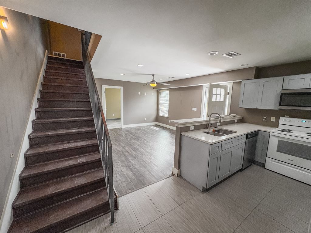 301 E Brockett Street 100, Sherman, TX 75090 — photo 1