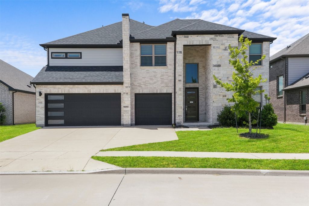 302 Coyote Creek Drive, Lavon, TX 75166 — photo 1