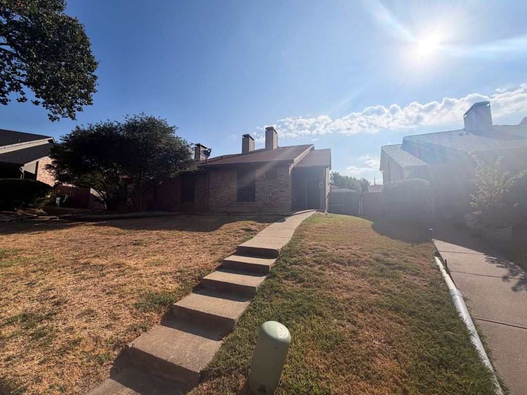 615 Lost Springs Court C, Arlington, TX 76012 — photo 1