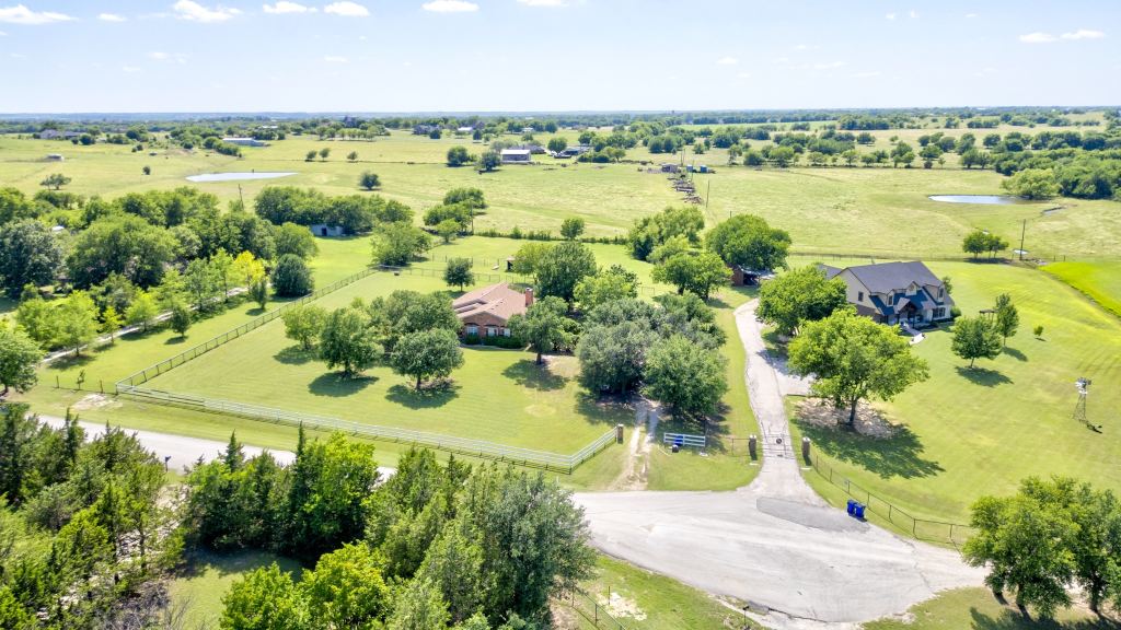 21921 Quail Run Road, Sanger, TX 76266 — photo 1